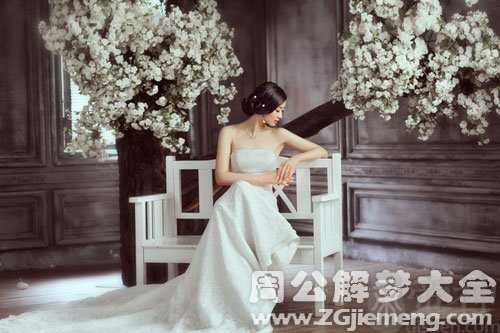 梦见挑选婚纱即将结婚