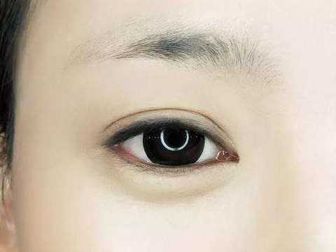 眉毛短的女人有什么说法