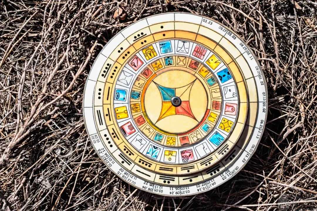 十三月亮历预言：上半年结束前我该【拼恋爱】还是【拼事业】？