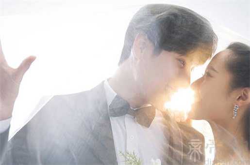 结婚酒席一桌几包烟 两包讨彩头寓意好事成双